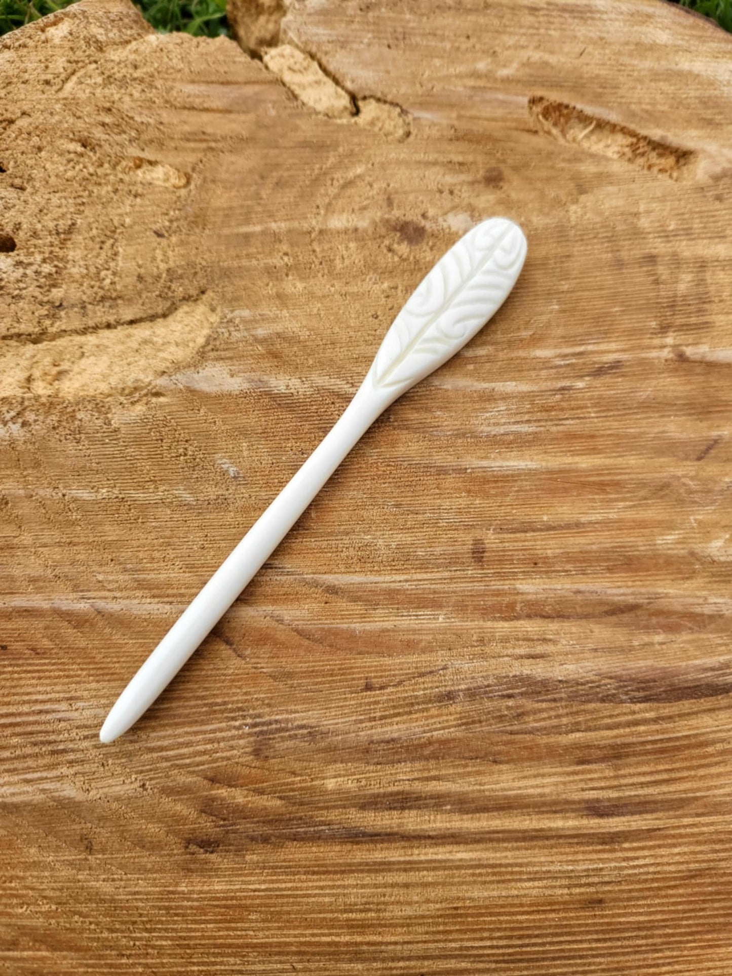 bone tewhatewha (hair pin)