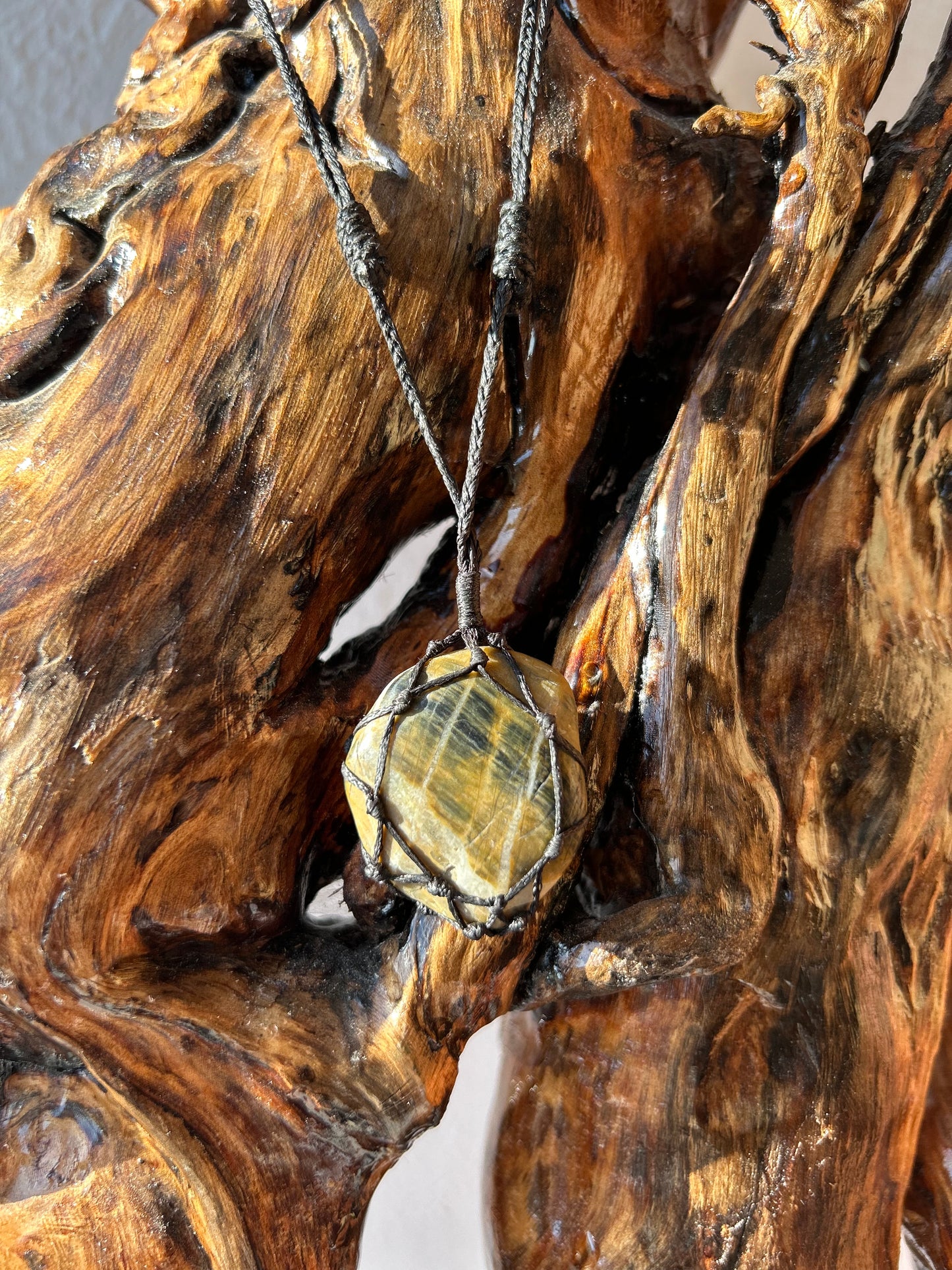 Iti Netted Stone
