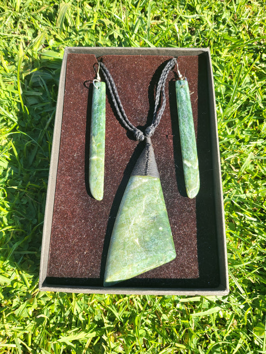 Pounamu set