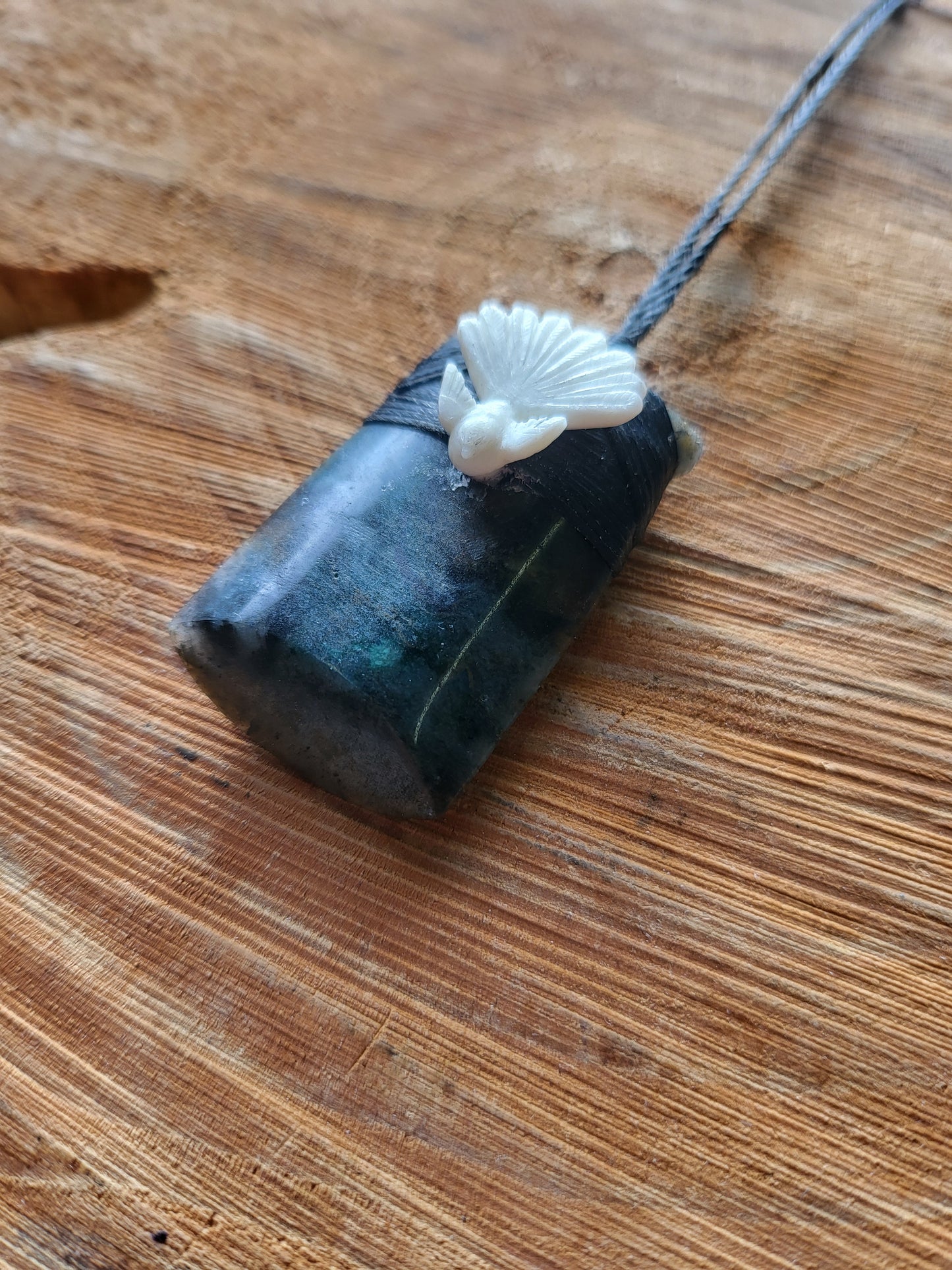 Hei Toki Piwaiwaka Bone inlay