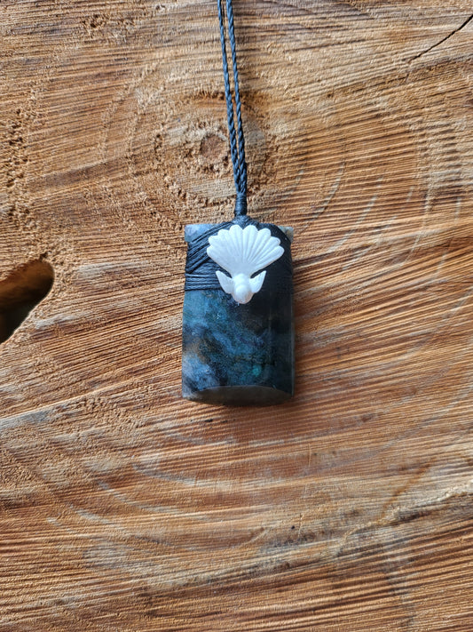 Hei Toki Piwaiwaka Bone inlay